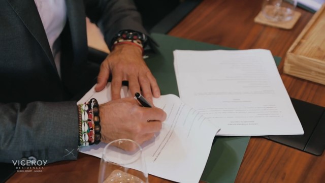 Ondertekening contract1 Ondertekening contract Ombria Resort